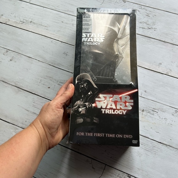 Star Wars Trilogy 4 Disc DVD
Box Set - New Sealed - Picture 3 of 8